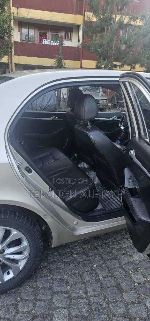 Geely Emgrand EC7 2017 Gold