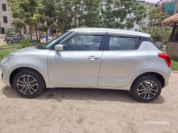 Suzuki Swift 2022 Silver