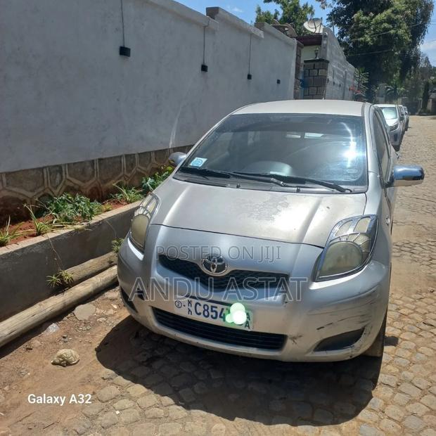 Toyota Yaris 2010 Silver