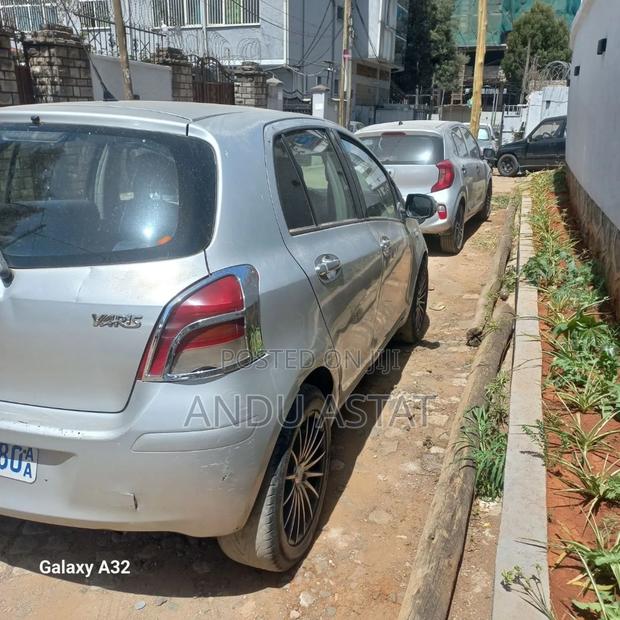 Toyota Yaris 2010 Silver