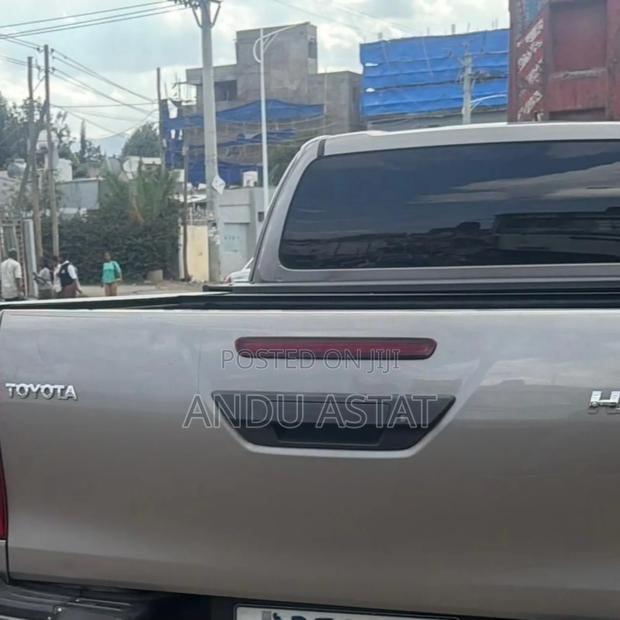 Toyota Hilux 2020 Gold