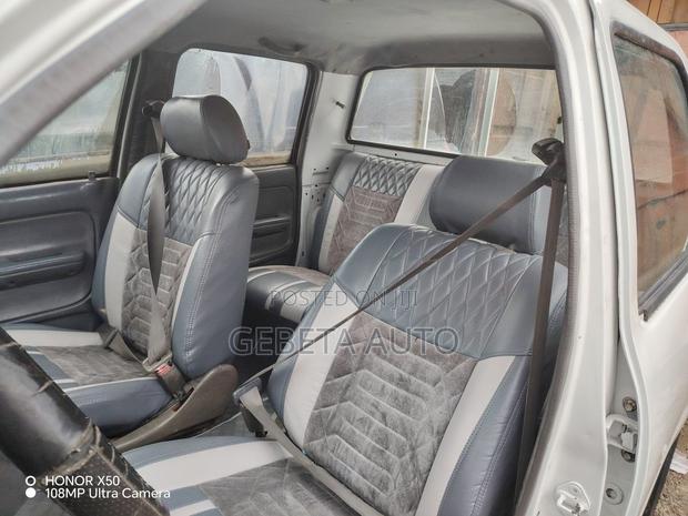 Toyota Hilux 2000 White