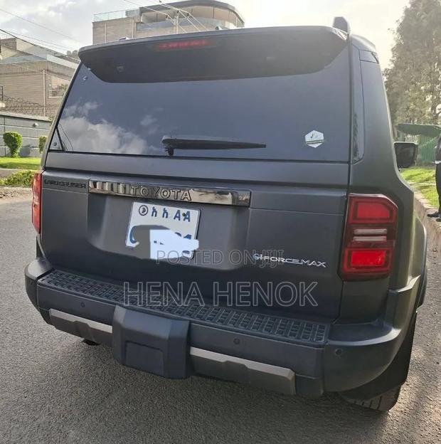 Toyota Land Cruiser Prado 2024 Black