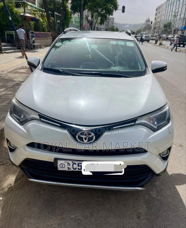 Toyota RAV4 2016 White