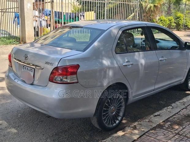 Toyota Yaris 2010 Silver