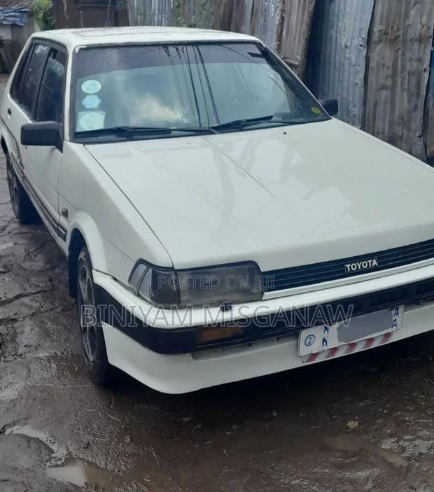 Toyota Corolla 1987 White