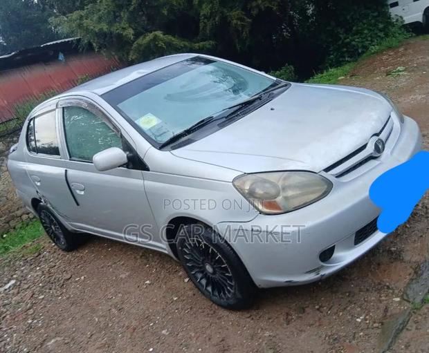 Toyota Platz 2003 Silver