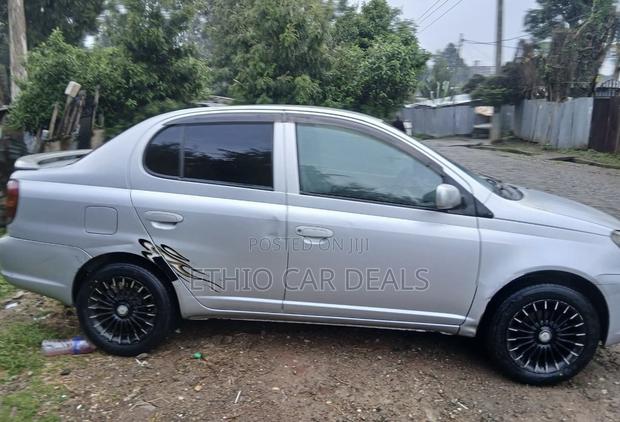 Toyota Platz 2005 Silver