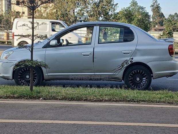 Toyota Platz 2005 Silver