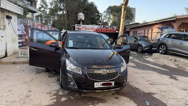 Chevrolet Cruze 1.8 Hatchback 2012 Black