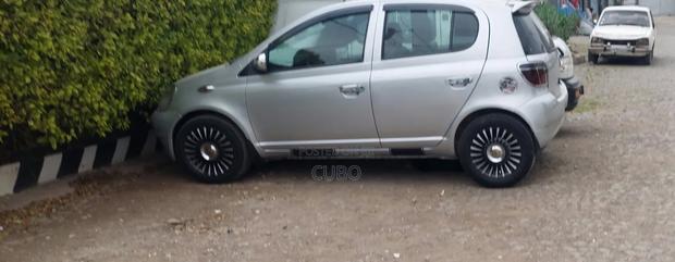 Toyota Vitz 2001 Silver