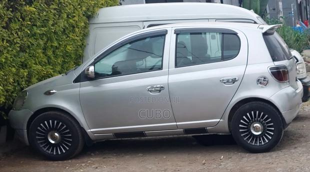 Toyota Vitz 2001 Silver
