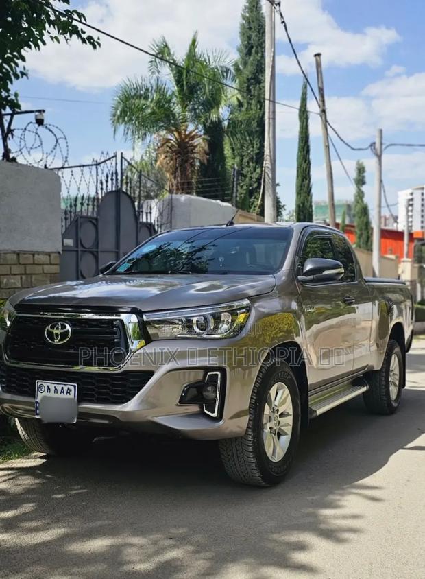 Toyota Hilux 2020 Gray