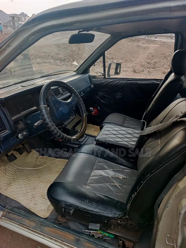 Nissan DoubleCab 1990 Silver