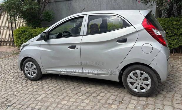 Hyundai Eon 2015 Silver