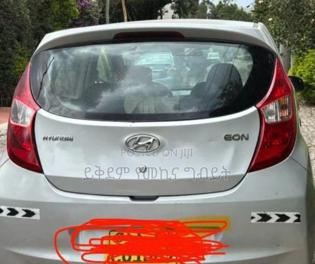 Hyundai Eon 2015 Silver