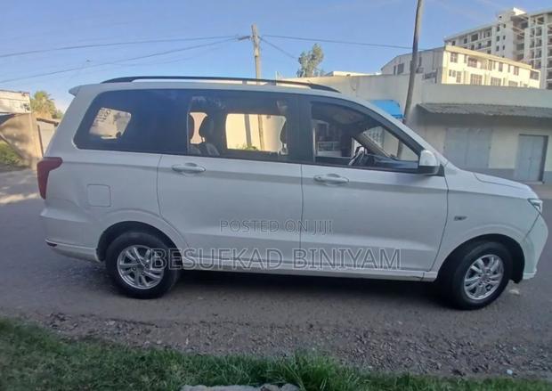 Wuling Hongguang 2013 White
