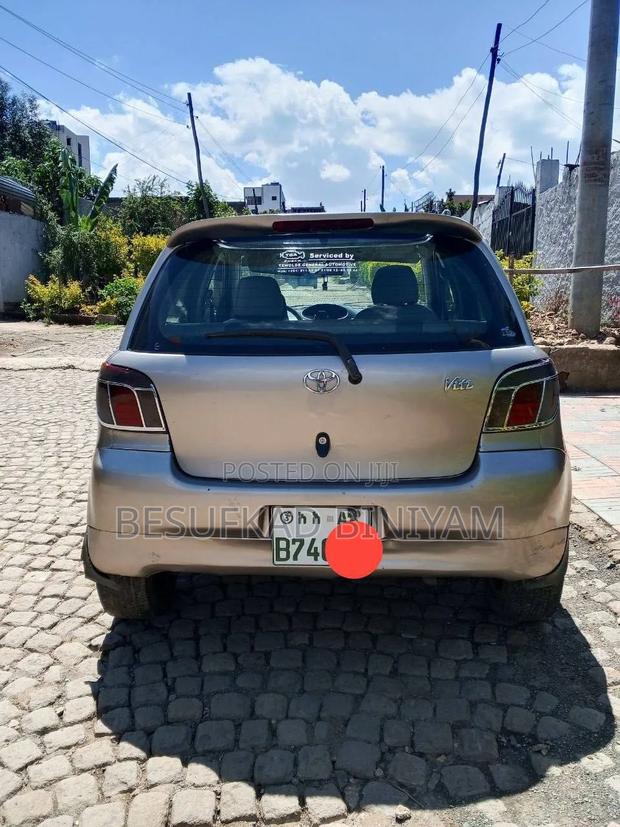 Toyota Vitz 1.0 FWD 3dr 2001 Gray