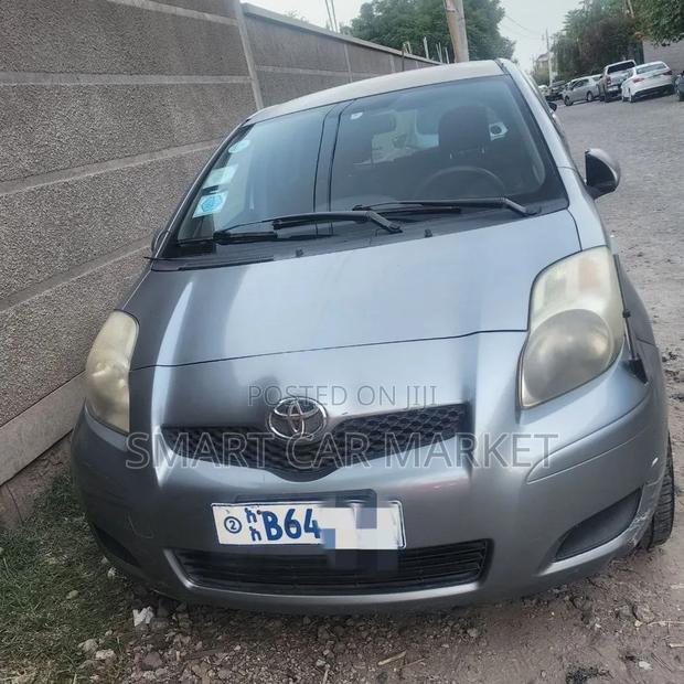 Toyota Yaris 2010 Silver