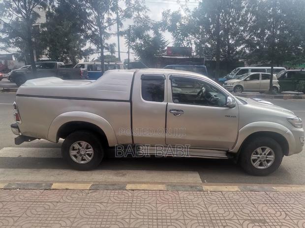 Toyota Hilux 2012 Gold