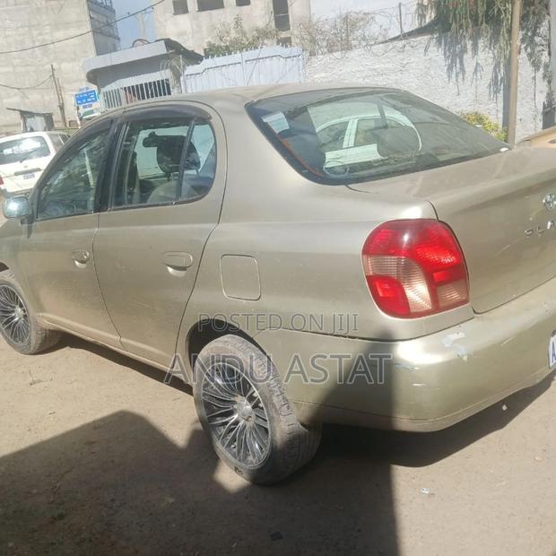 Toyota Platz 1.0 FWD 2002 Gold