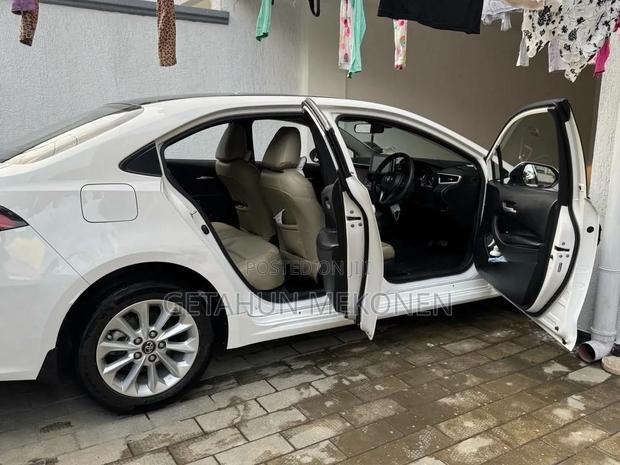 Toyota Corolla 2022 White