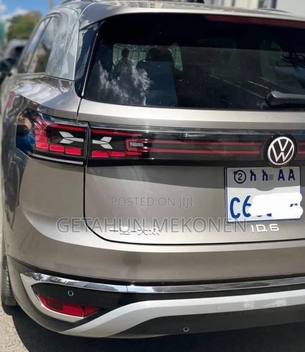 Volkswagen ID.6 2024 Gold