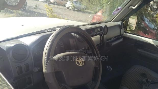 Toyota Land Cruiser 2011 White