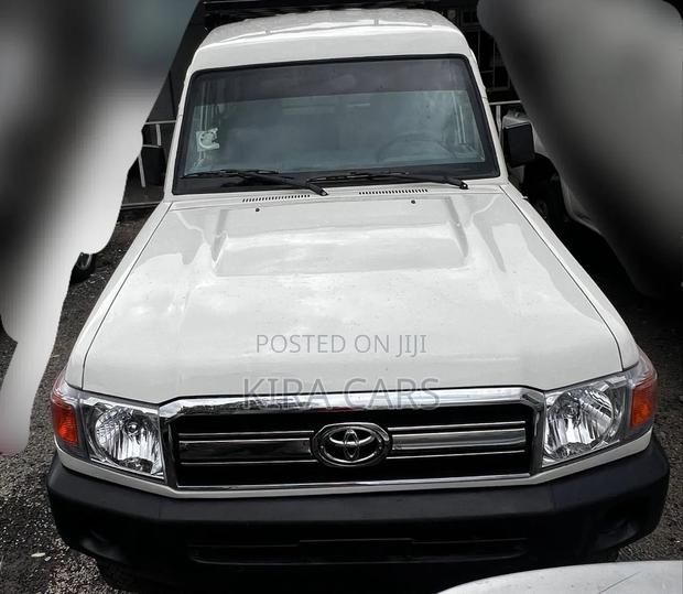 Toyota Land Cruiser 2010 White
