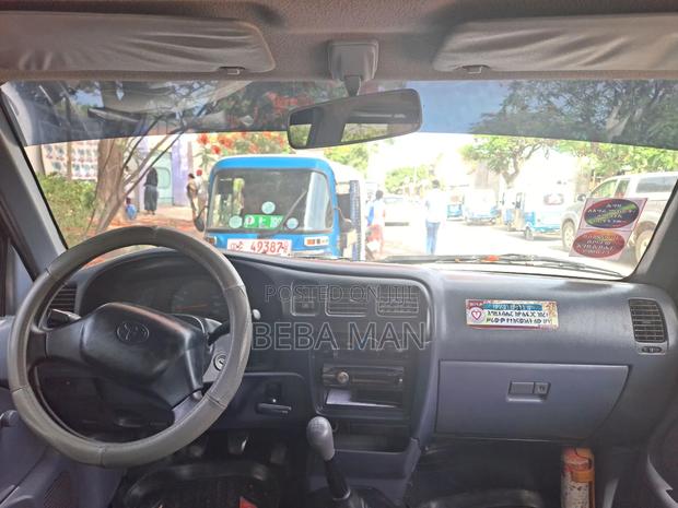 Toyota Hilux 1998 White