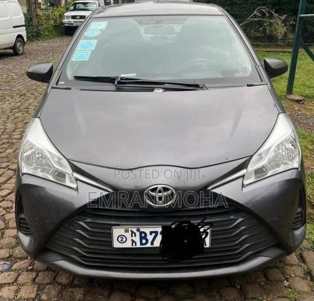 Toyota Yaris 2018 Gray