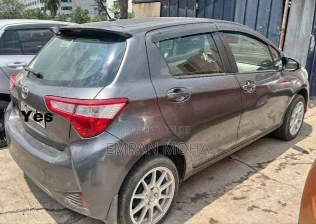 Toyota Yaris 2018 Gray