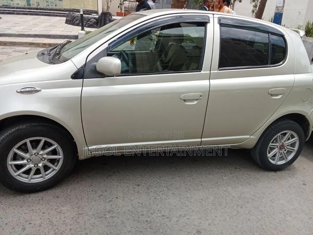 Toyota Vitz 2002 Beige