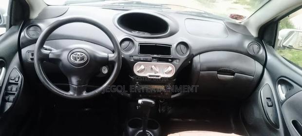 Toyota Vitz 2002 Beige