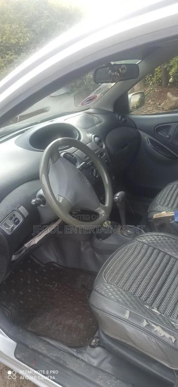 Toyota Vitz 2002 Beige