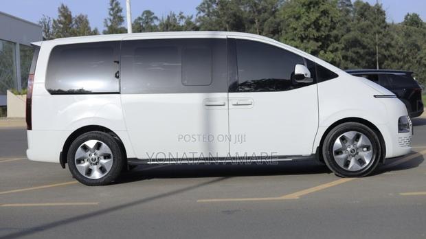 New Hyundai Staria 2023 White