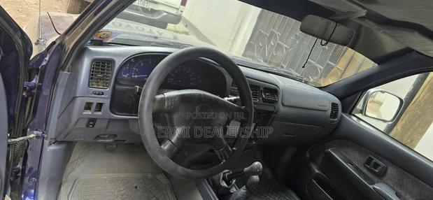 Toyota Hilux 2002 Purple