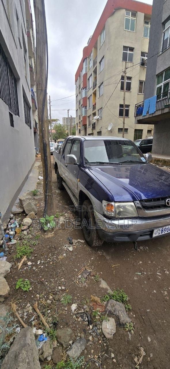 Toyota Hilux 2002 Purple