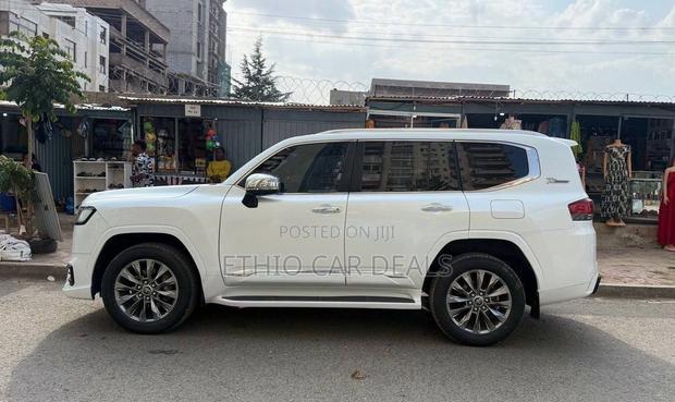 Toyota Land Cruiser 2022 White