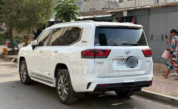 Toyota Land Cruiser 2022 White