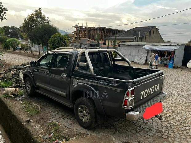 Toyota Hilux 3.0 D-4D 4x4 2015 Gray