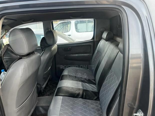 Toyota Hilux 3.0 D-4D 4x4 2015 Gray