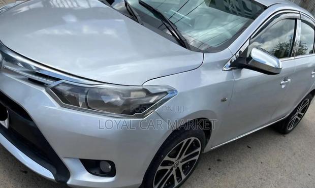 Toyota Yaris 2015 Silver