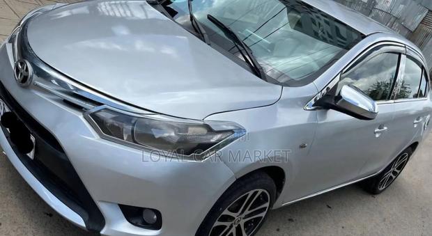 Toyota Yaris 2015 Silver