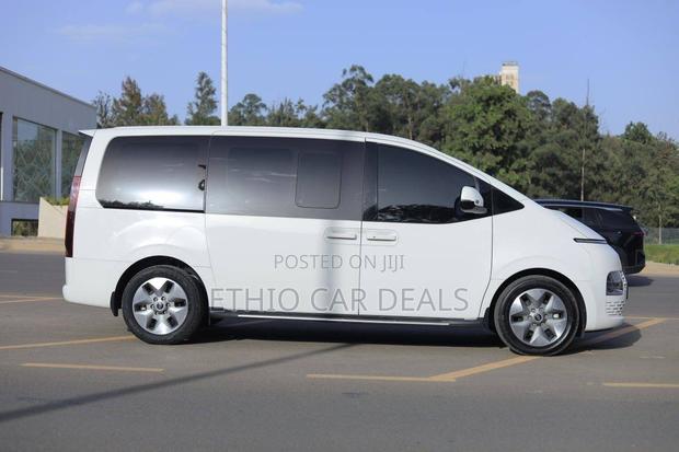 New Hyundai Staria 2023 White
