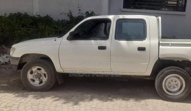 Toyota Hilux 1998 White