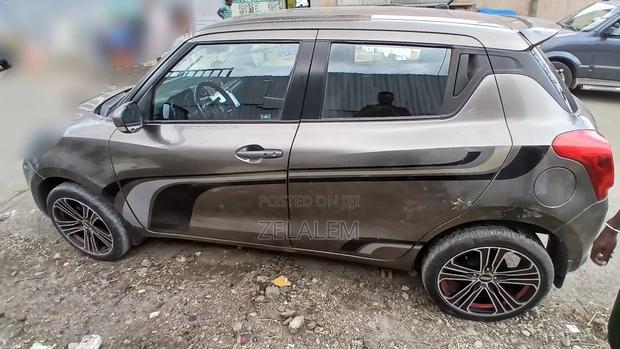 Suzuki Swift 2022 Brown