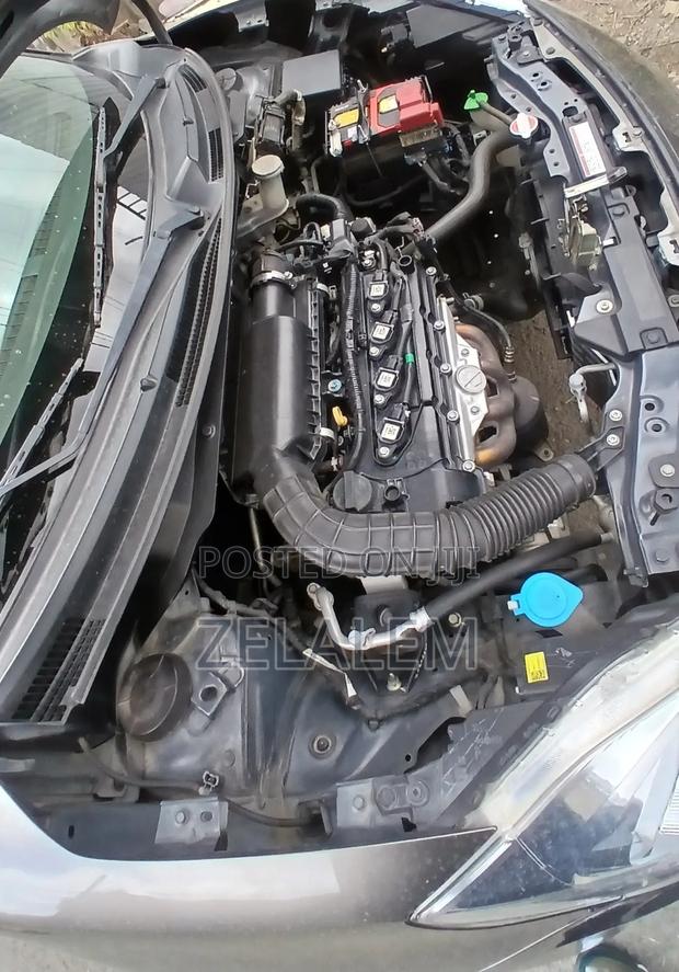 Suzuki Swift 2022 Brown