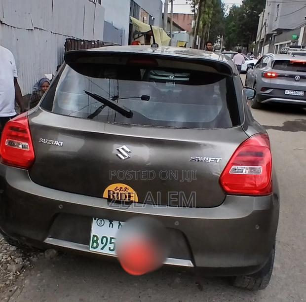 Suzuki Swift 2022 Brown
