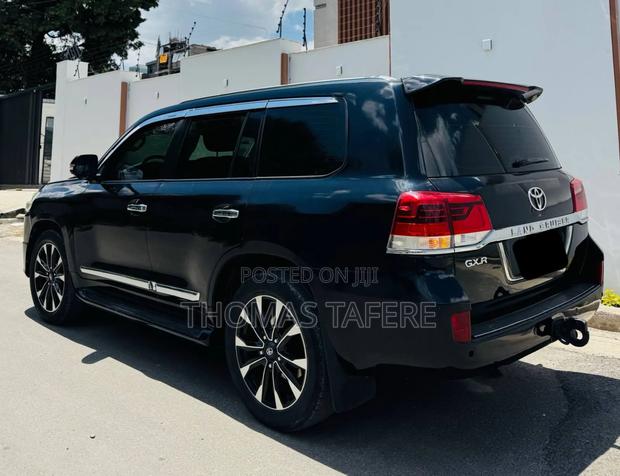 Toyota Land Cruiser 2012